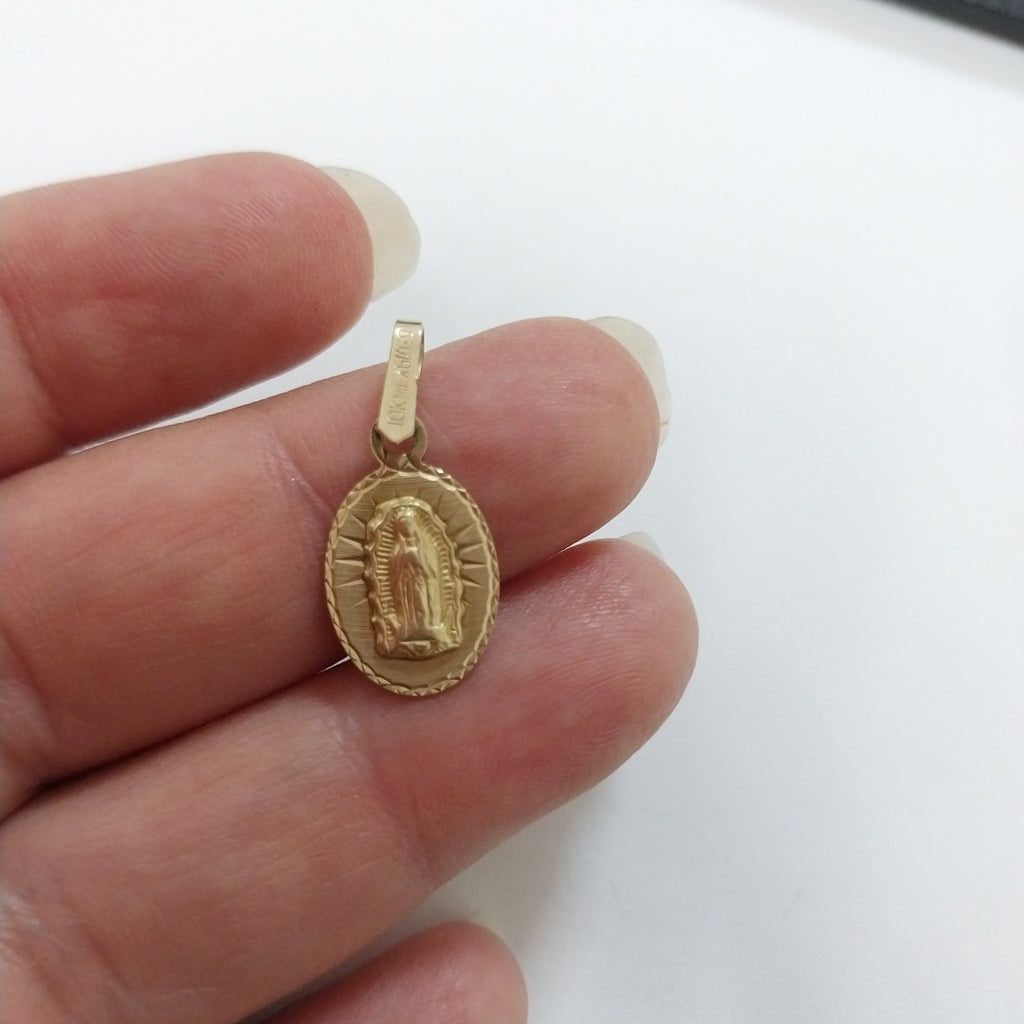 MEDALLA RELIGIOSA ORO 10 K 0.8 GRMS (SEMINUEVO)