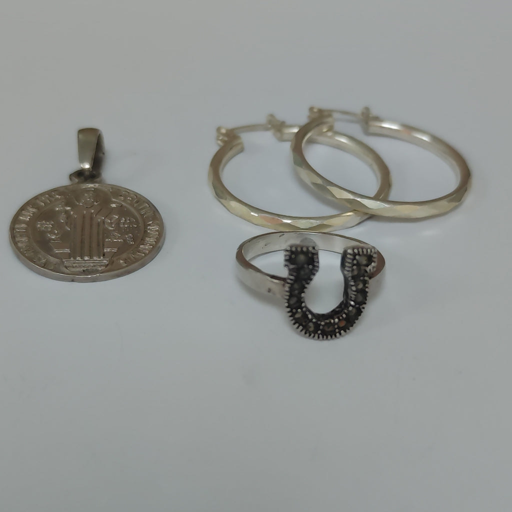 ANILLITO, ARRACADAS PAR, MEDALLA RELIGIOSA PLATA 10.8 GRMS (SEMINUEVO)