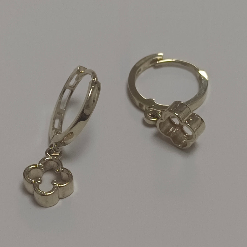 ARETES ARRACADAS CON DIJE 14K 2.4 GR (NUEVO)
