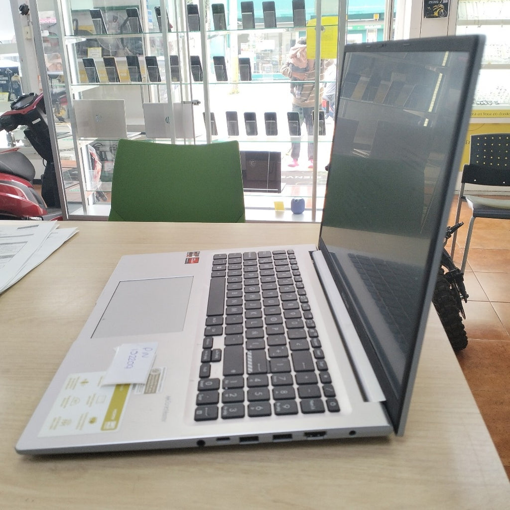 LAPTOP ASUS VIVOBOOK 16 D1605YA-MB470W (2024) 512 GB SSD 16 GB RAM (SEMINUEVO)