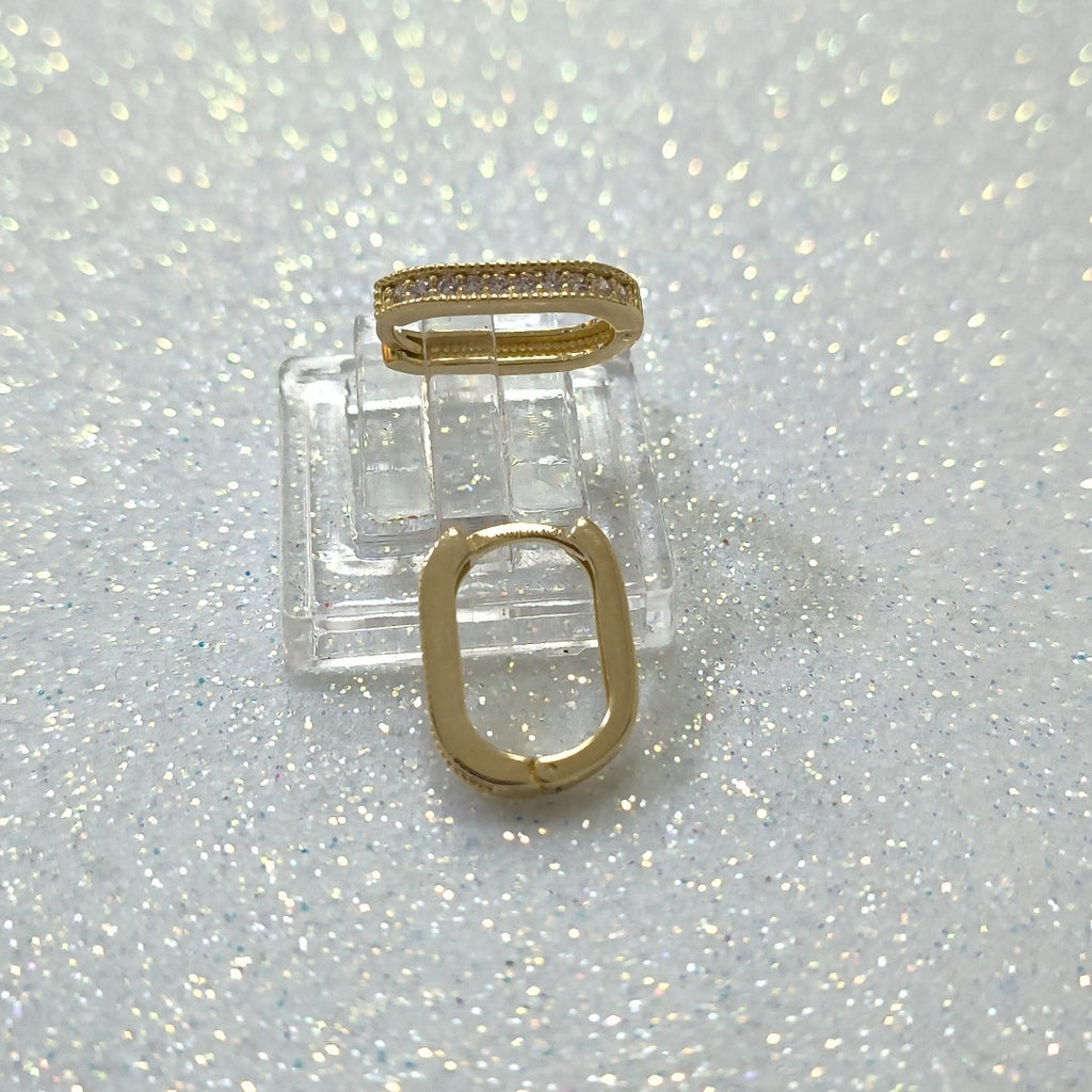 ARETES HUGGIES OVALADA C CIRCONIAS 14K 2.4 GR (NUEVO)