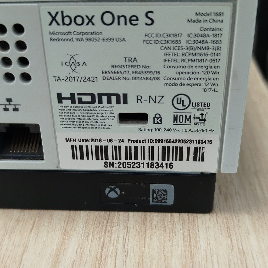CONSOLA DE VIDEOJUEGO MICROSOFT XBOX ONE S 1 TB (SEMINUEVO)