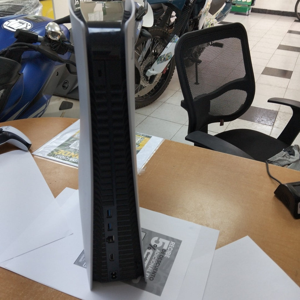 CONSOLA DE VIDEOJUEGO SONY PS5 825 SSD (SEMINUEVO)