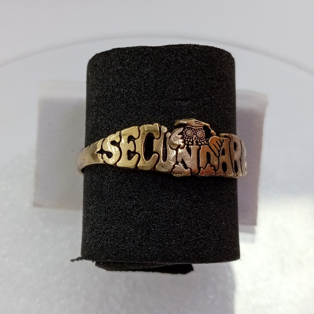 ANILLO DE GRADUACIÓN ORO 10 K 1.3 GRMS (SEMINUEVO)