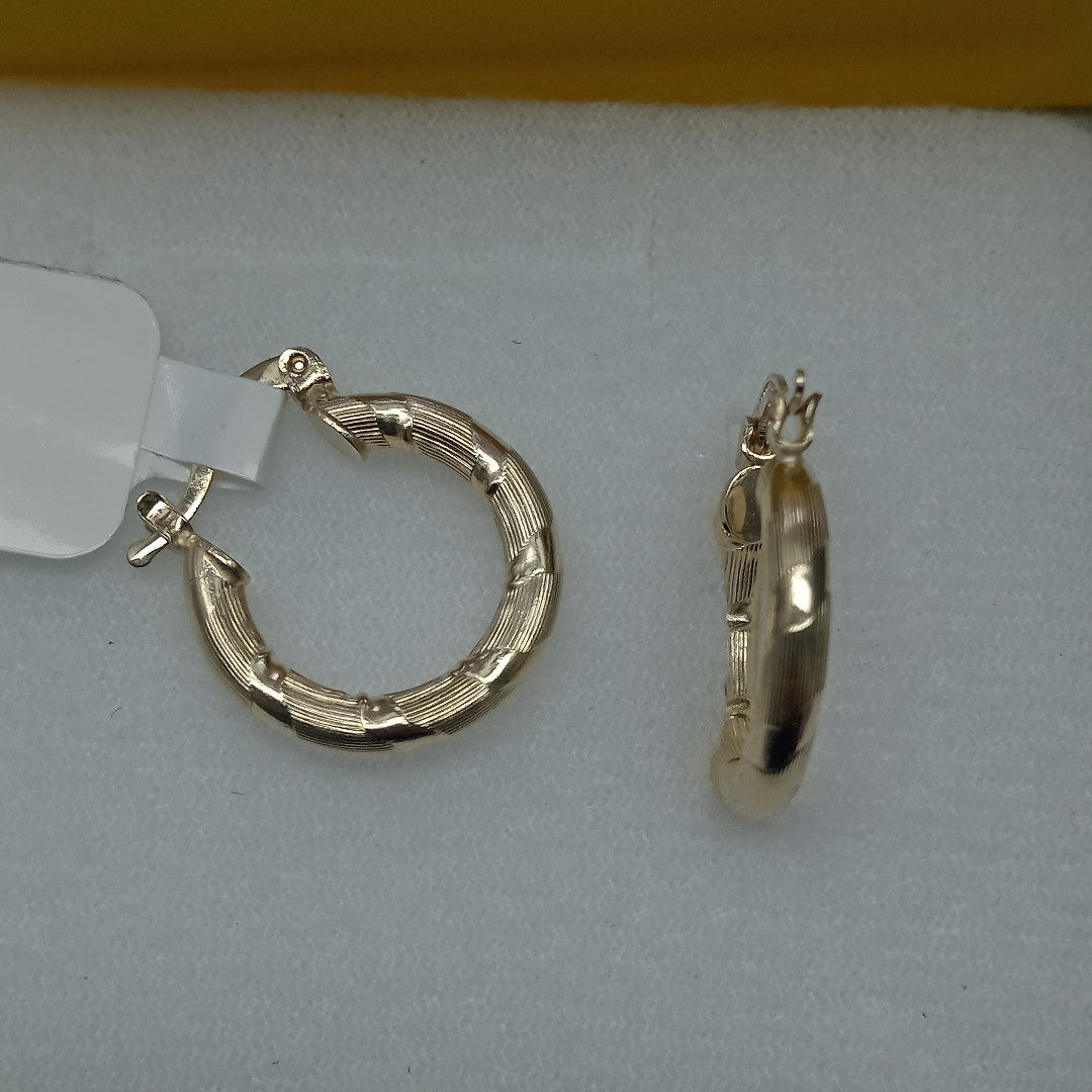 ARETES ARRACADAS TROQUELADAS 14K 2.2 GR (NUEVO)