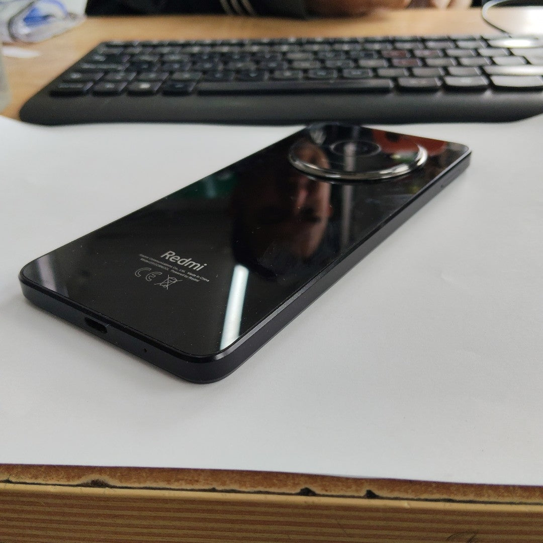 CELULAR XIAOMI REDMI A3 2312CRNCCL (2024) 64 GB 3 GB RAM (SEMINUEVO)