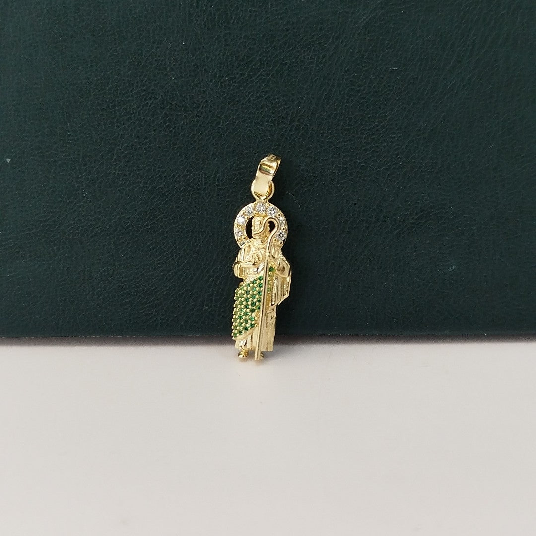 DIJE SAN JUDAS CON PIEDRAS DE COLOR 14K 1.6 GR (NUEVO)