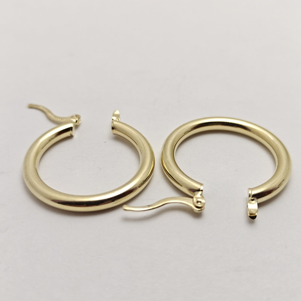 ARETES TEJIDO ARRACADAS LISAS HUECAS 14K 2.1 GR (NUEVO)