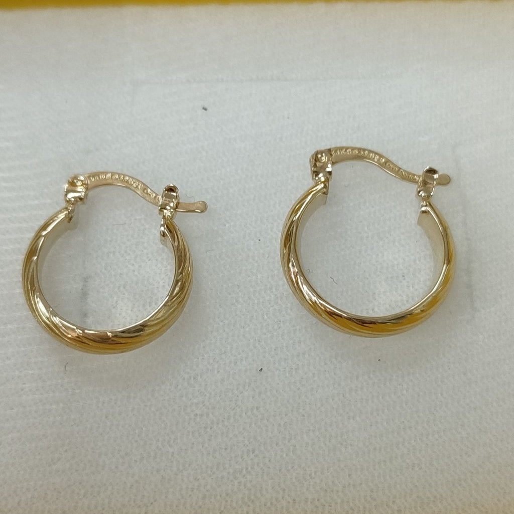 ARETES ARRACADA ASTRIADA 14K 1.6 GR (NUEVO)