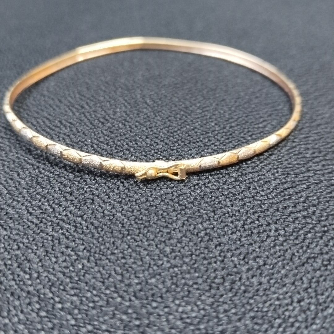 PULSERA RIGIDA ORO 14 K 2.9 GRMS (SEMINUEVO)