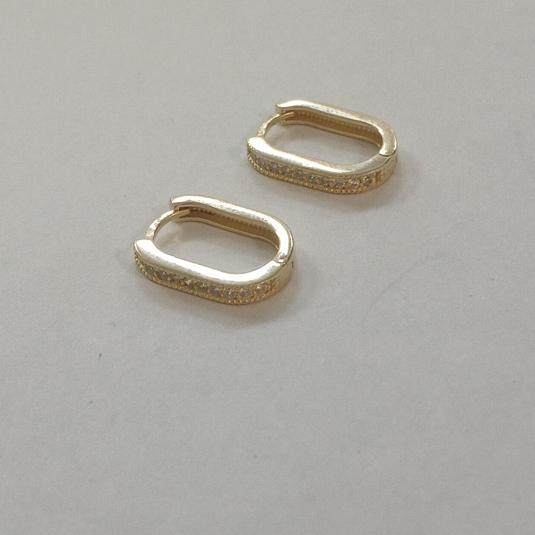 ARETES HUGGIES OVALADA C CIRCONIAS 14K 2.4 GR (NUEVO)