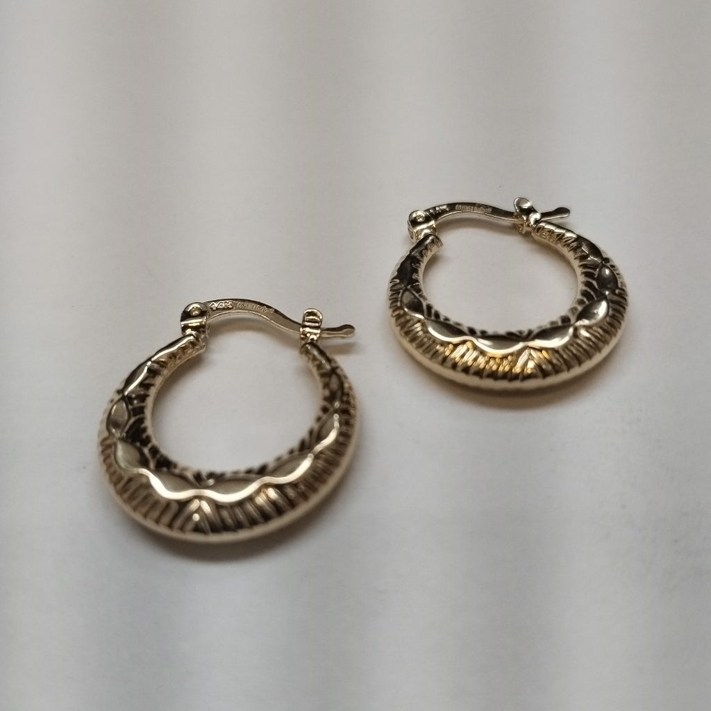 ARETES ARRACADAS HUECAS 14K 1.8 GR (NUEVO)
