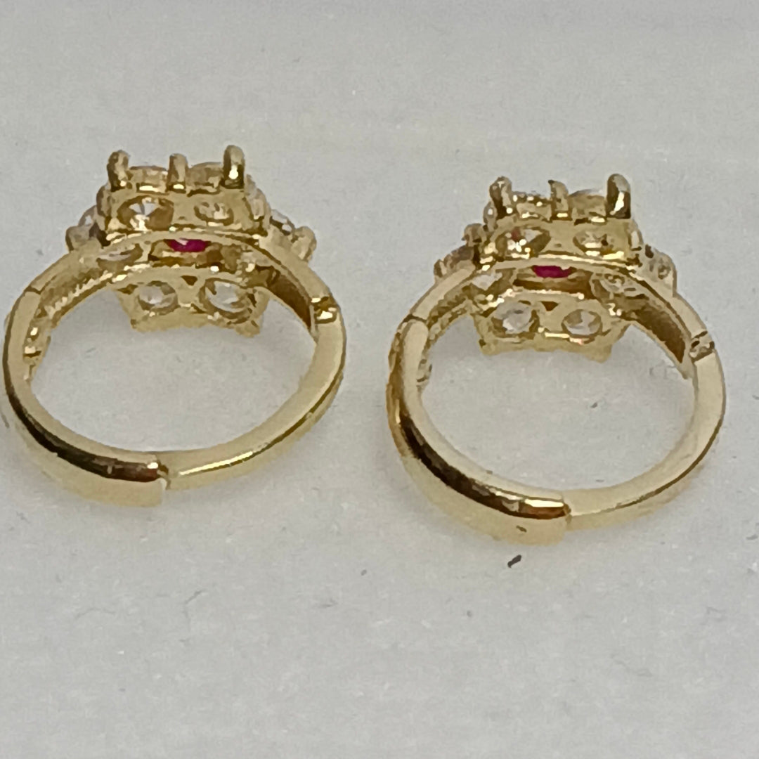 ARETES HUGGIES CON CIRCONIAS Y PIEDRA DE COLOR 14K 1.8 GR (NUEVO)