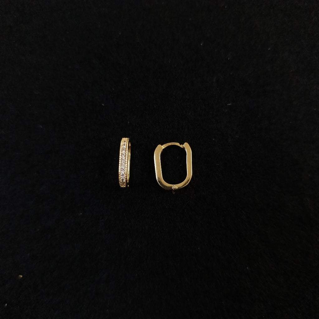 ARETES HUGGIES OVALADA C CIRCONIAS 14K 2.4 GR (NUEVO)