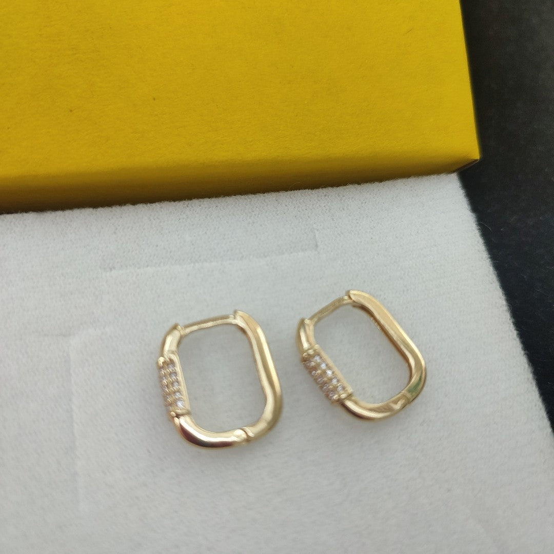 ARETES HUGGIES OVALADA C CIRCONIAS 14K 2.4 GR (NUEVO)