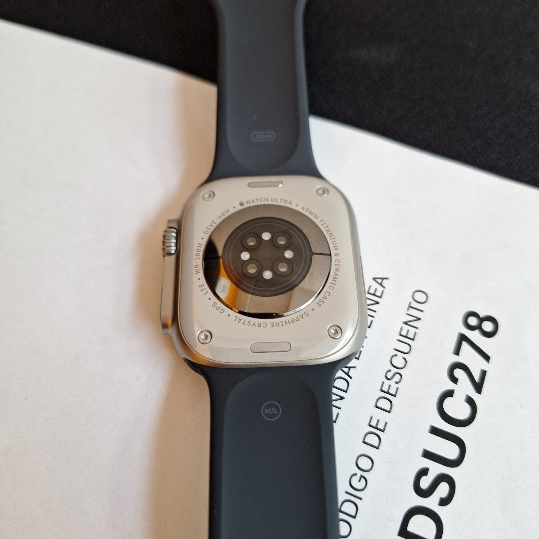 SMARTWATCH APPLE ULTRA TITANIO A2622 49 MM GPS + CELULAR (SEMINUEVO)