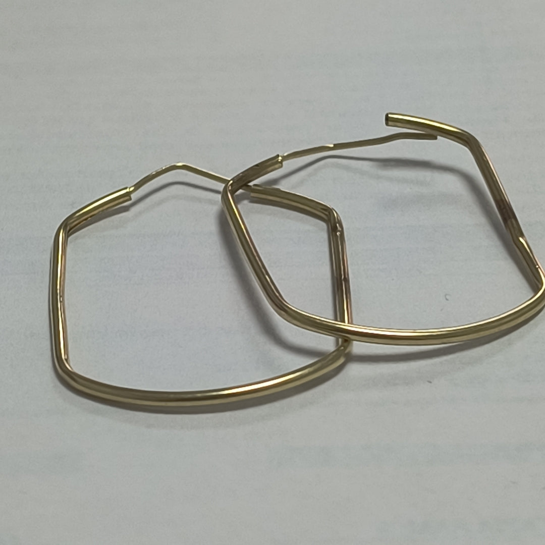 ARETES PAR ORO 14 K 1.8 GRMS (SEMINUEVO)
