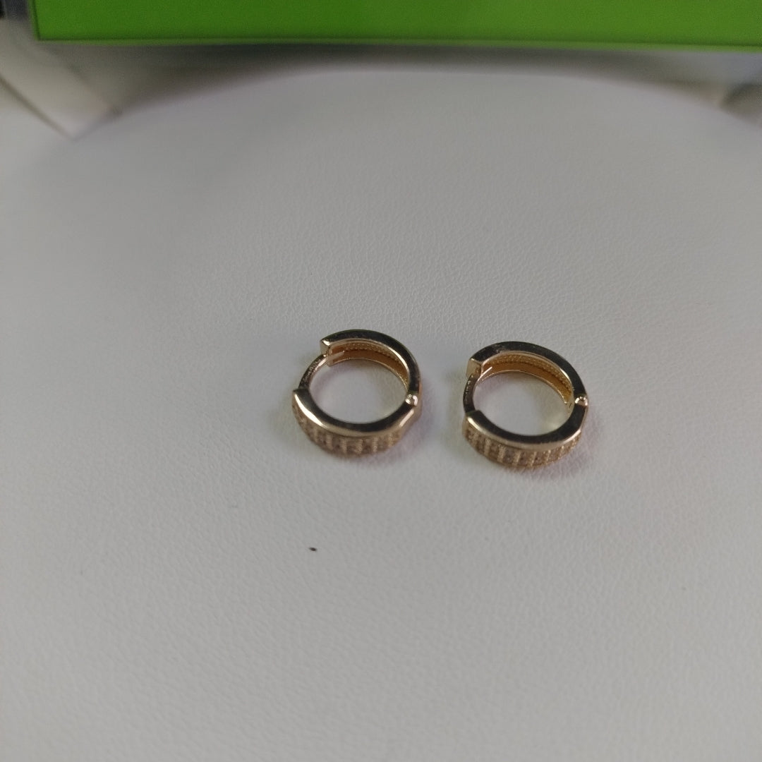 ARETES HUGGIES C CIRCONIA 14K 2.1 GR (NUEVO)