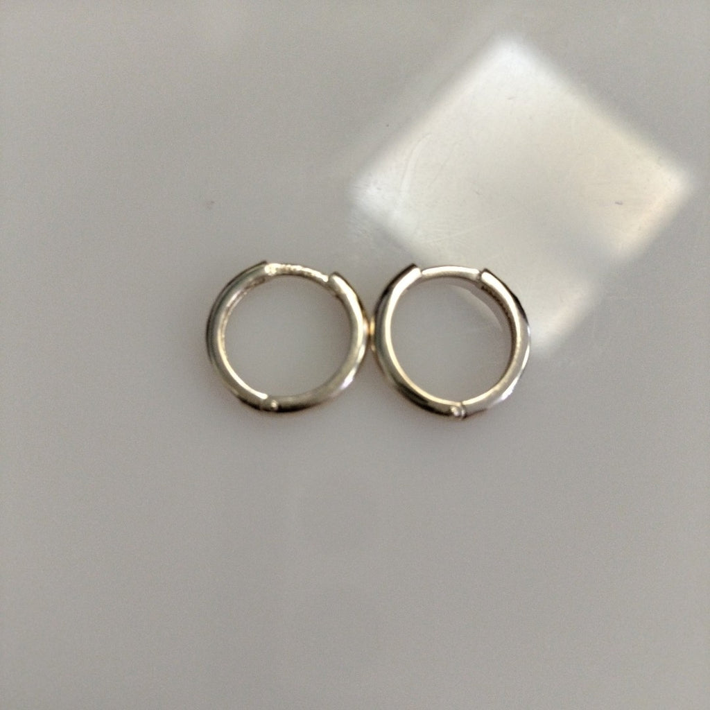ARETES HUGGIES C CIRCONIA 14K 1.6 GR (NUEVO)