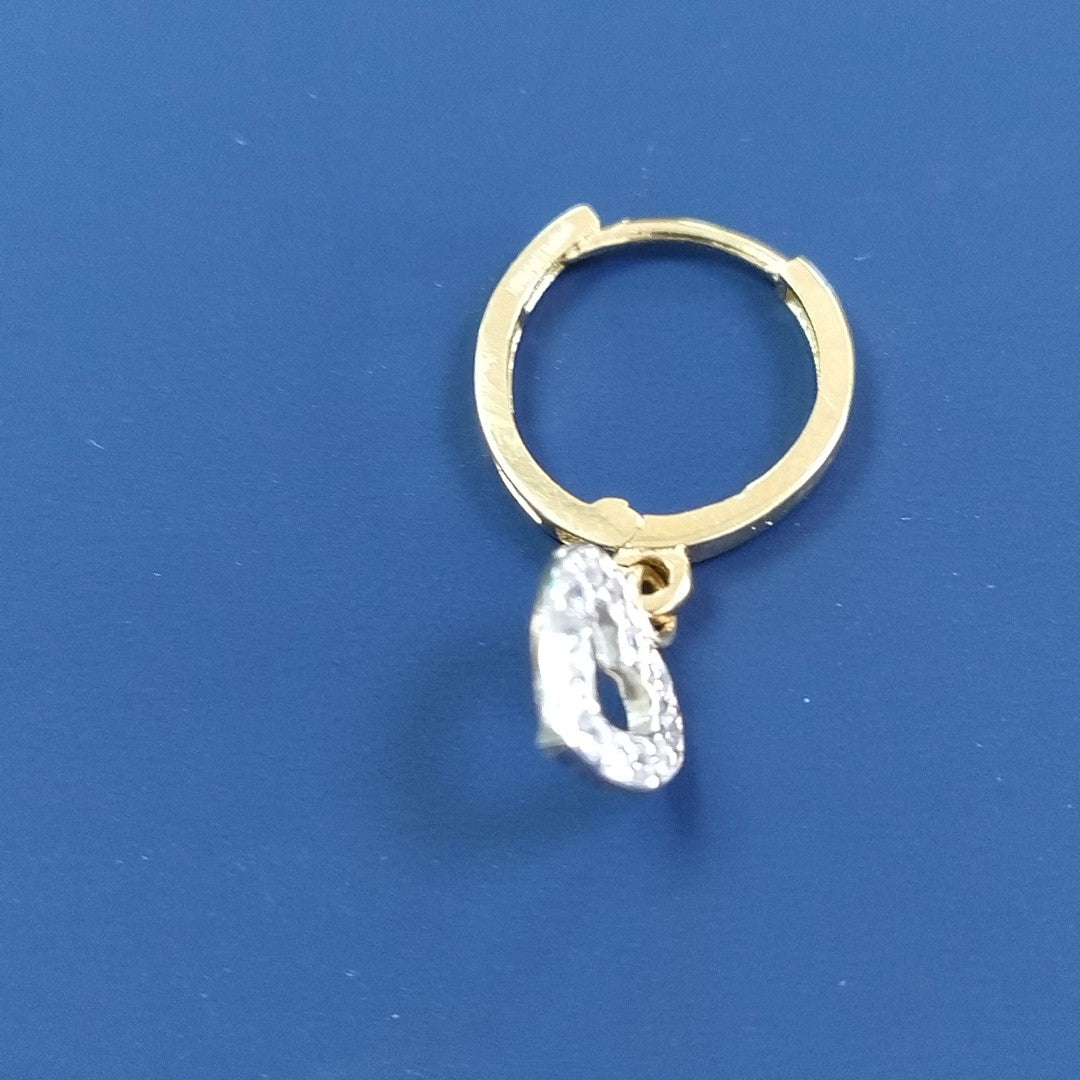 ARETES HUGGIES CON DIJE CORAZON Y CIRCONIAS 14K 2 GR (NUEVO)