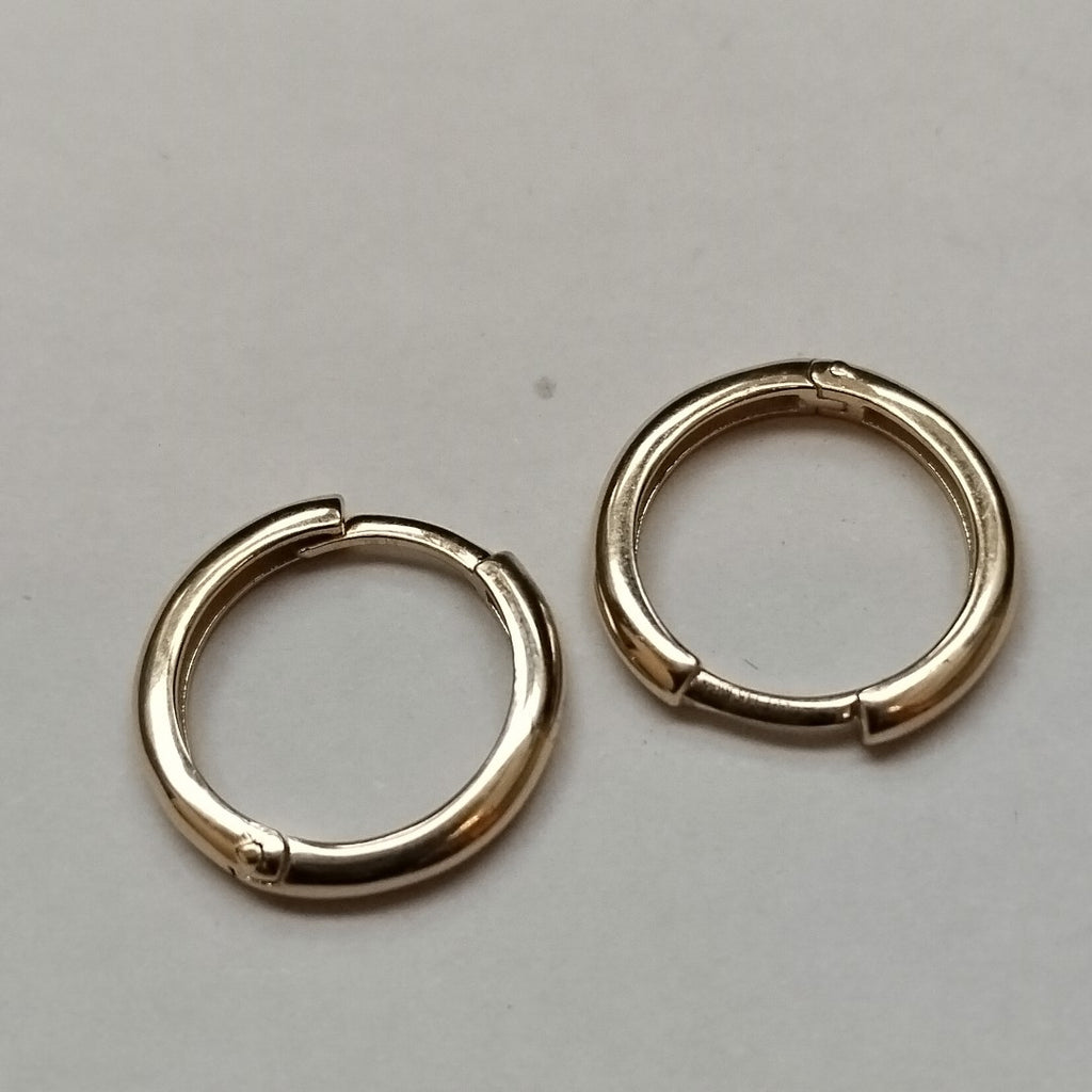 ARETES HUGGIES LISAS 14K 1.5 GR (NUEVO)