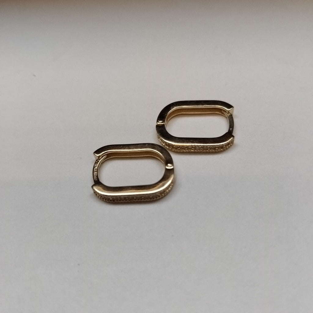 ARETES HUGGIES OVALADA C CIRCONIAS 14K 2.5 GR (NUEVO)