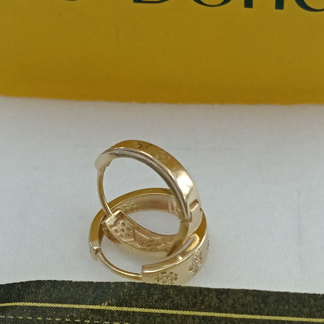 ARETES TEJIDO HUGGIES CON CIRCONIAS 14K 3 GR (NUEVO)