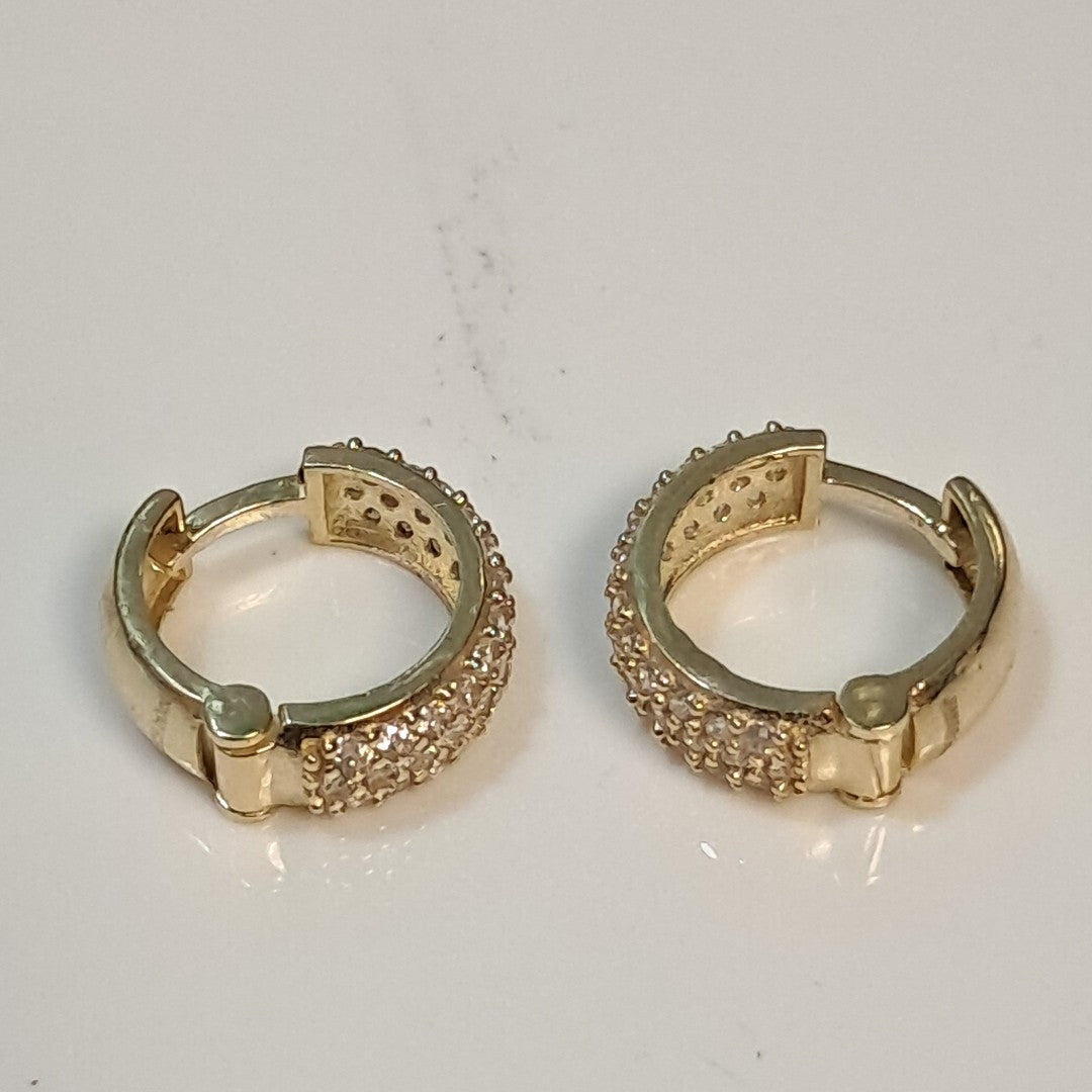 ARETES HUGGIE CON CIRCONIAS 14K 2.1 GR (NUEVO)