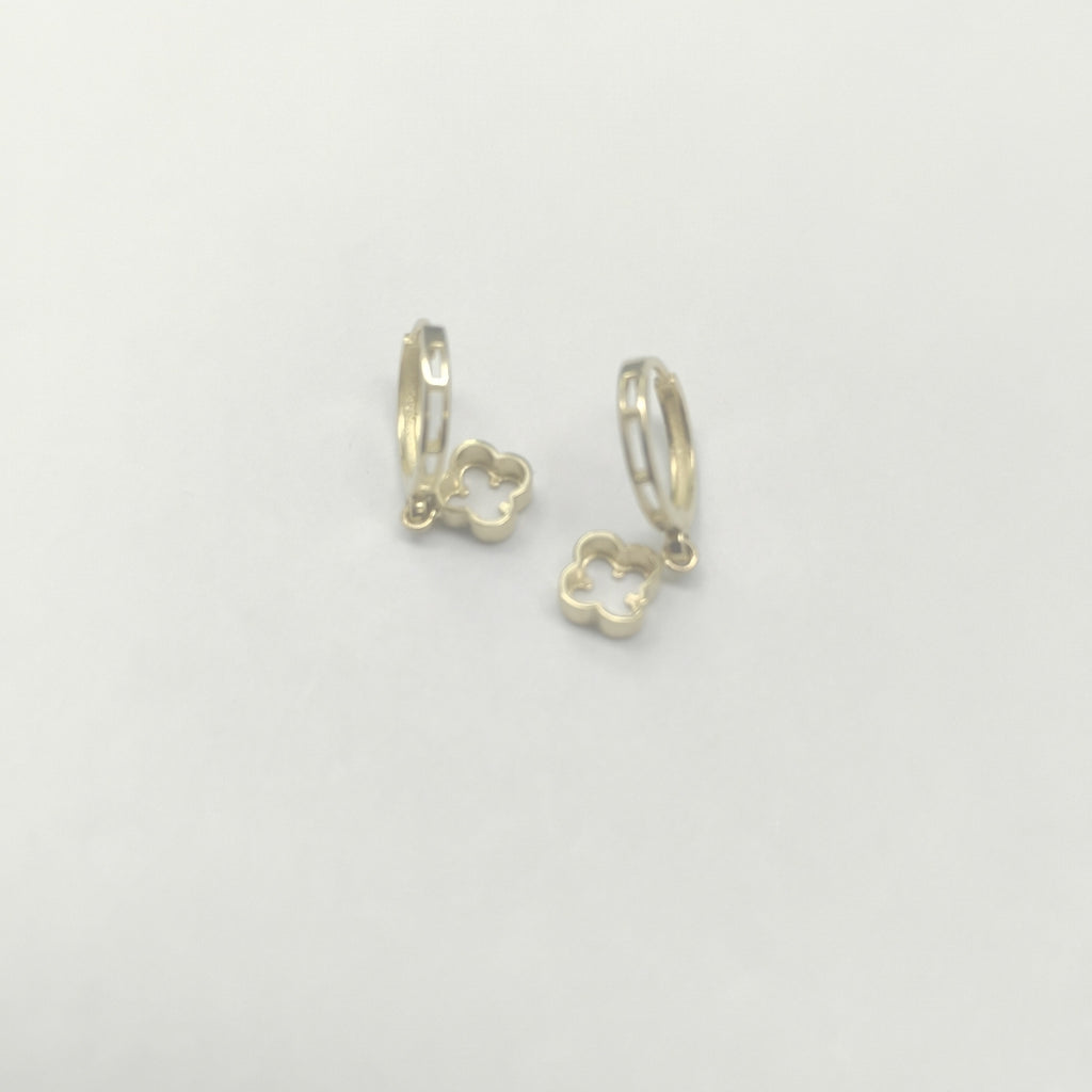 ARETES ARRACADAS CON DIJE 14K 2.4 GR (NUEVO)