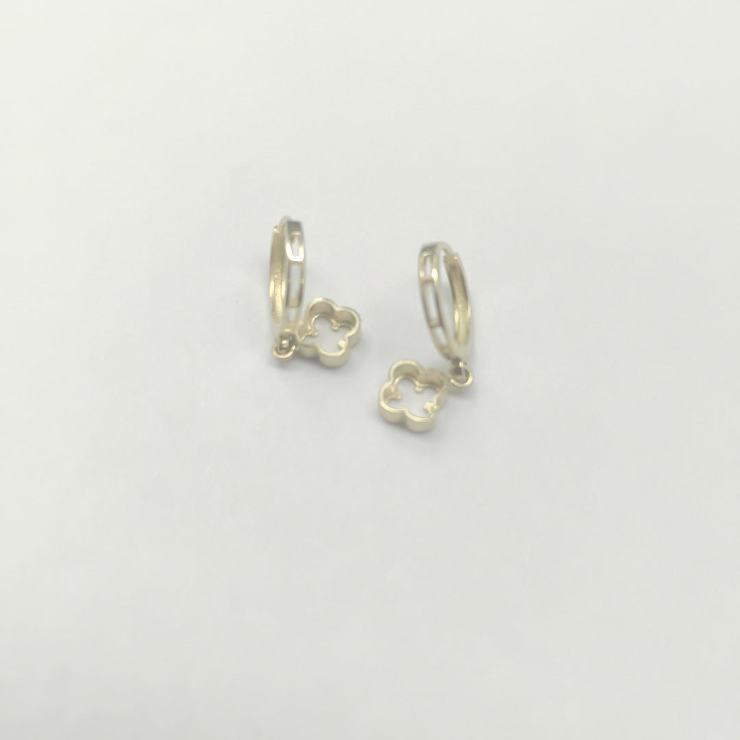ARETES ARRACADAS CON DIJE 14K 2.4 GR (NUEVO)