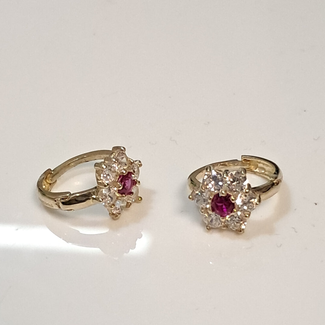 ARETES HUGGIES CON CIRCONIAS Y PIEDRA DE COLOR 14K 1.8 GR (NUEVO)
