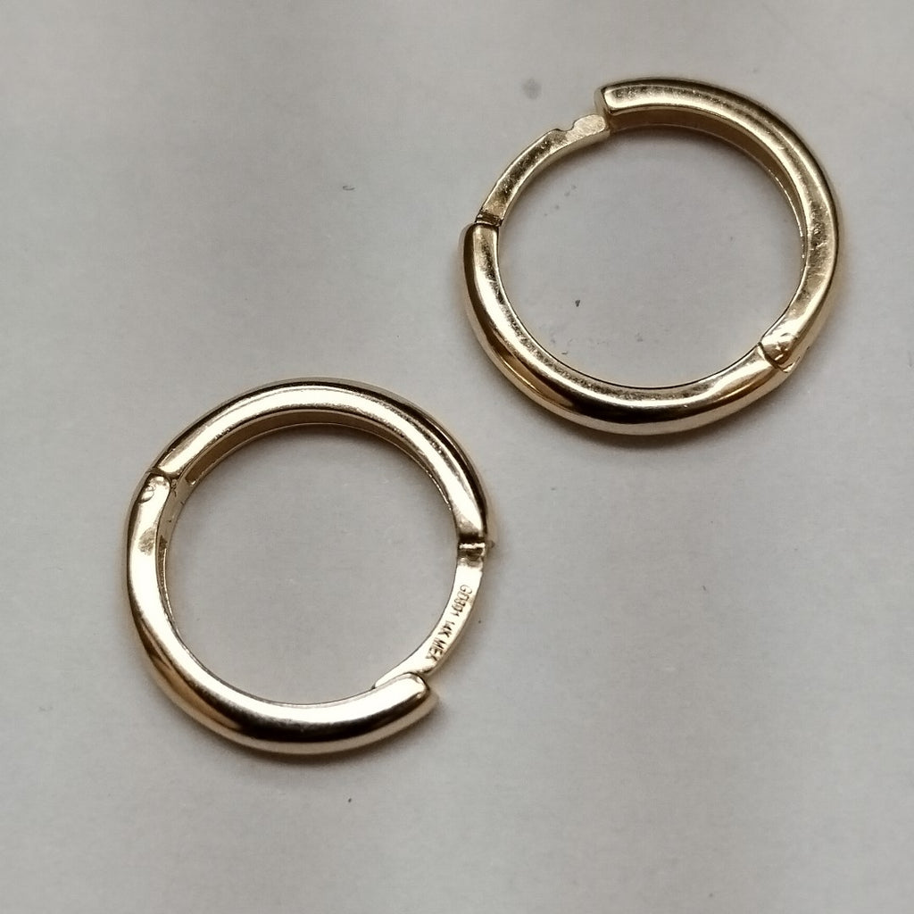 ARETES HUGGIES LISAS 14K 1.6 GR (NUEVO)