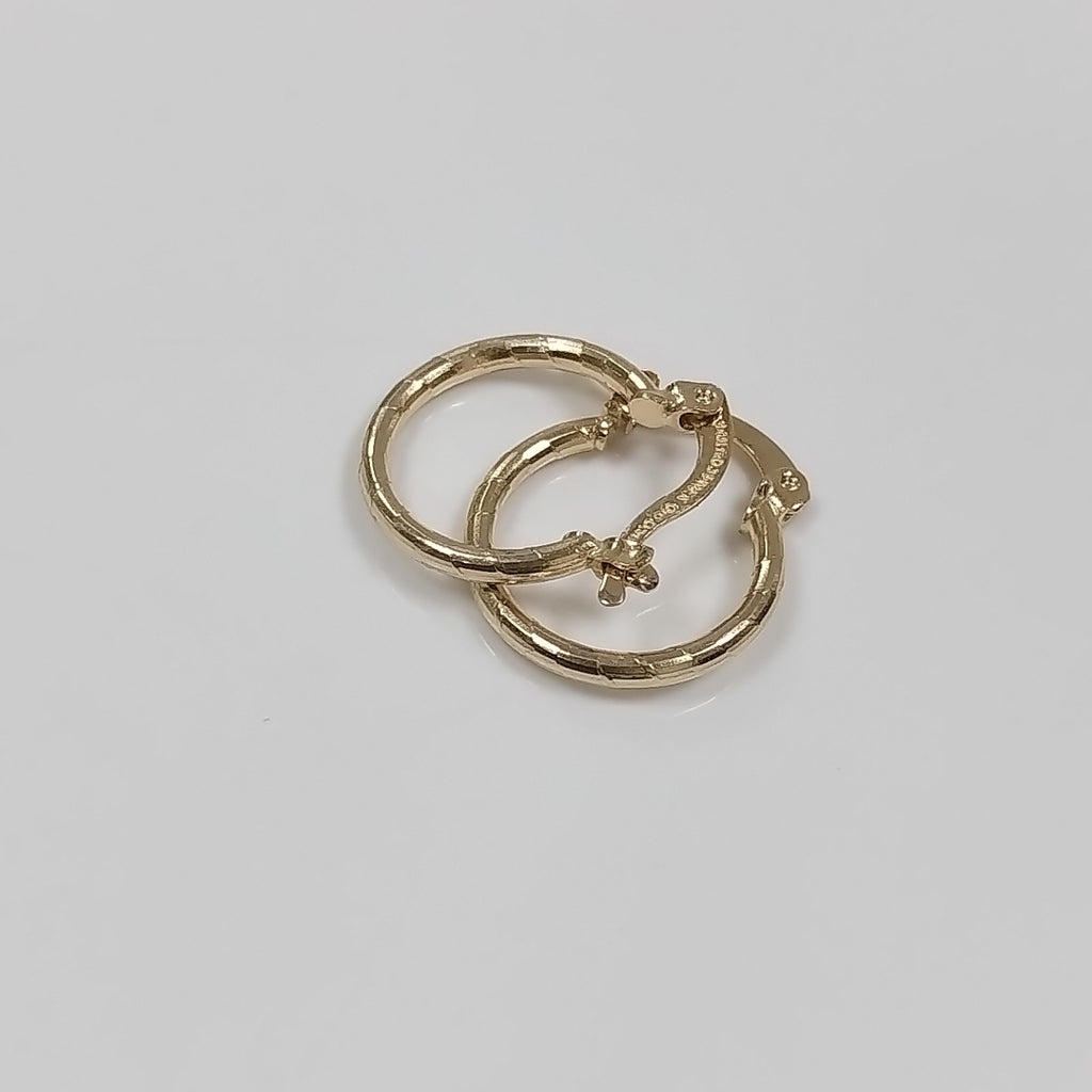 ARETES ARRACADAS ESTRIADAS 14K 1.4 GR (NUEVO)