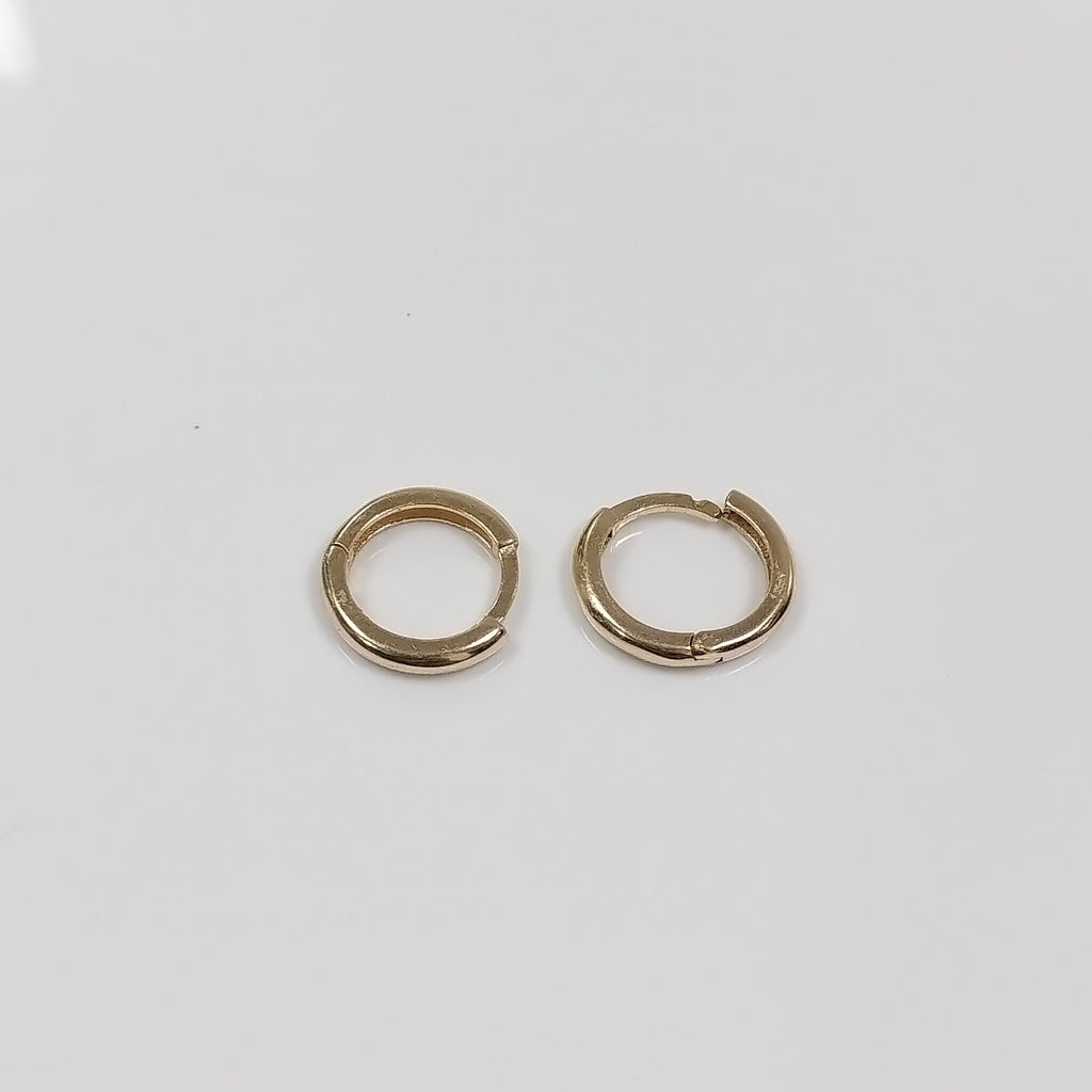 ARETES HUGGIES LISAS 14K 1.4 GR (NUEVO)