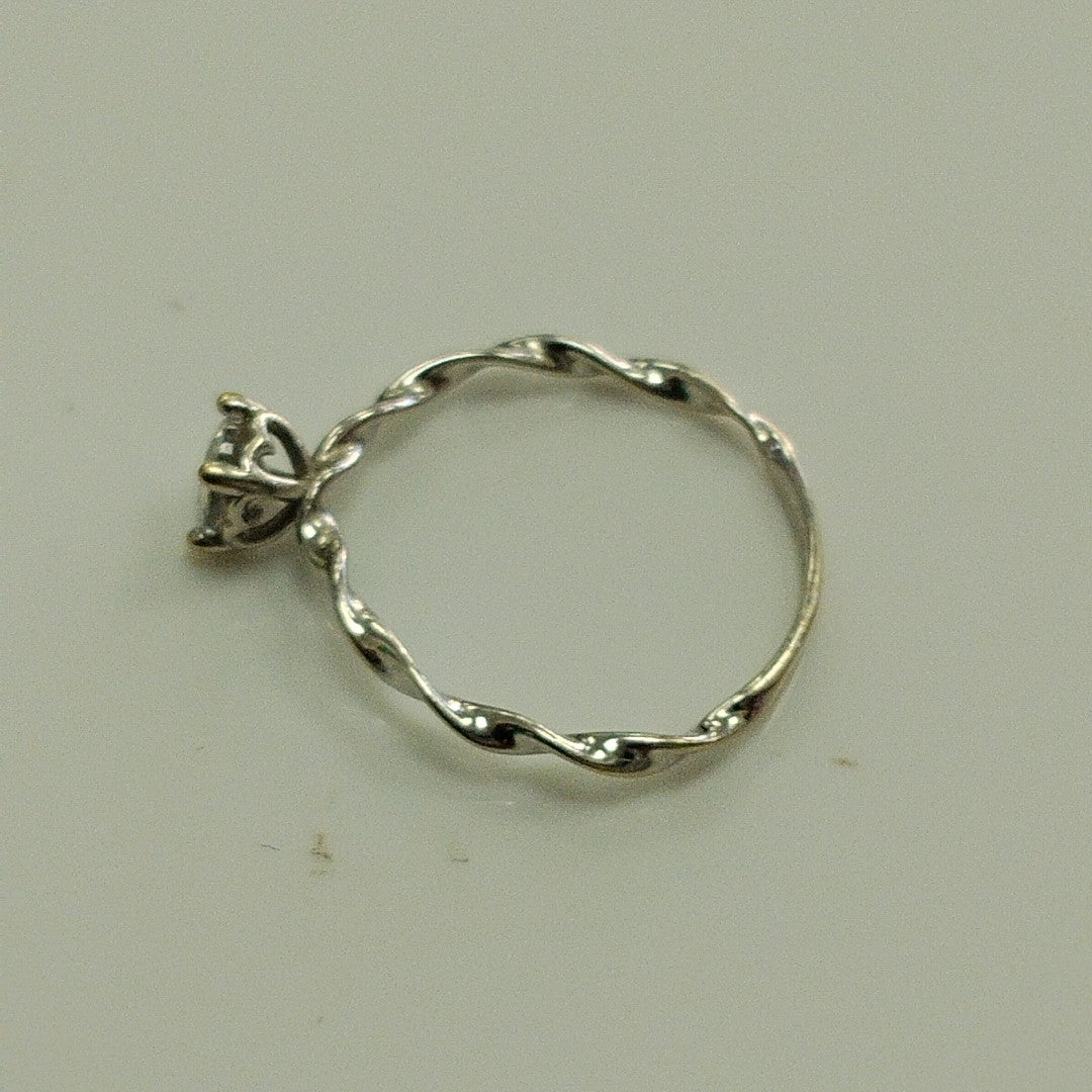 SOLITARIO ORO BLANCO 14 K 1.3 GRMS (SEMINUEVO)