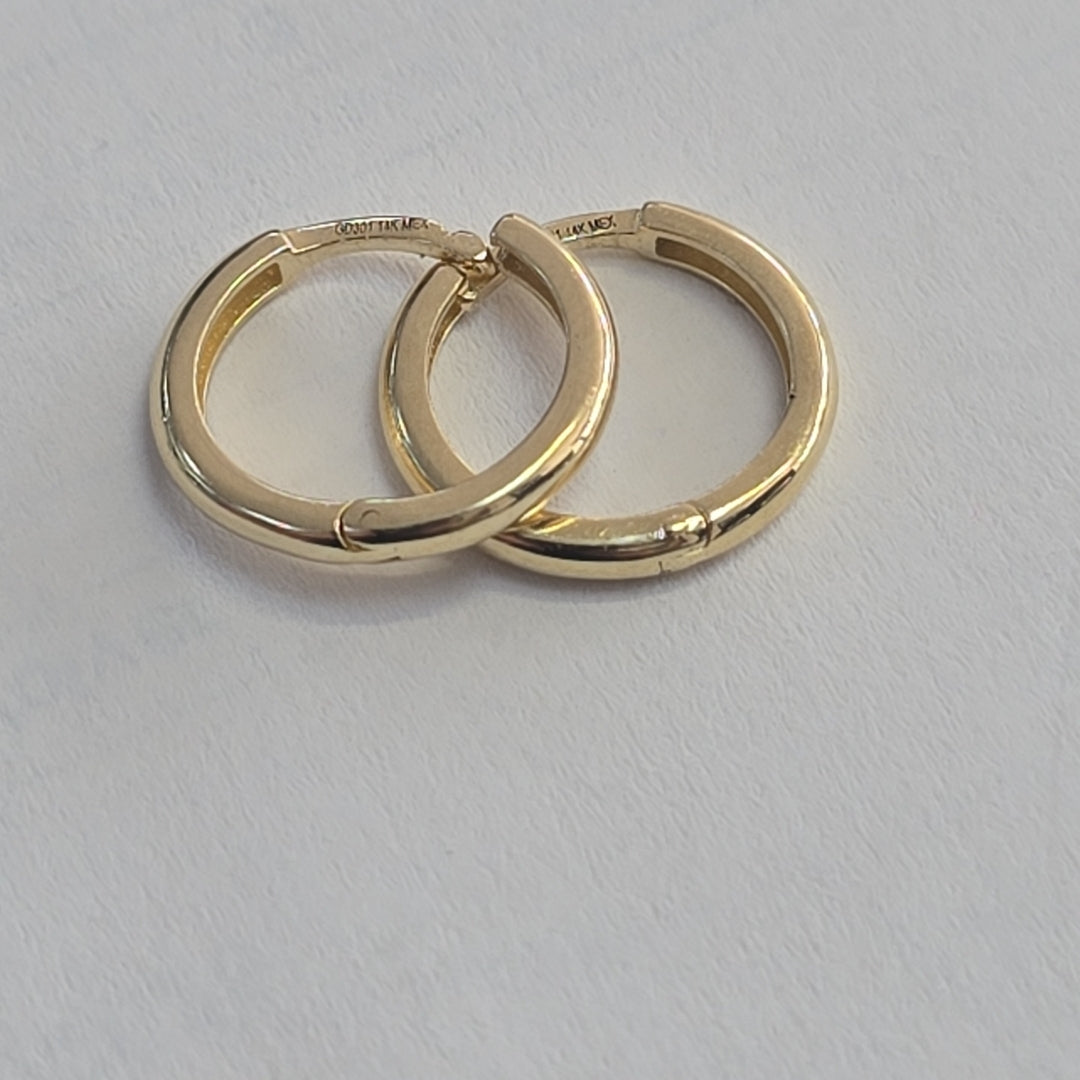 ARETES HUGGIES LISAS 14K 1.6 GR (NUEVO)