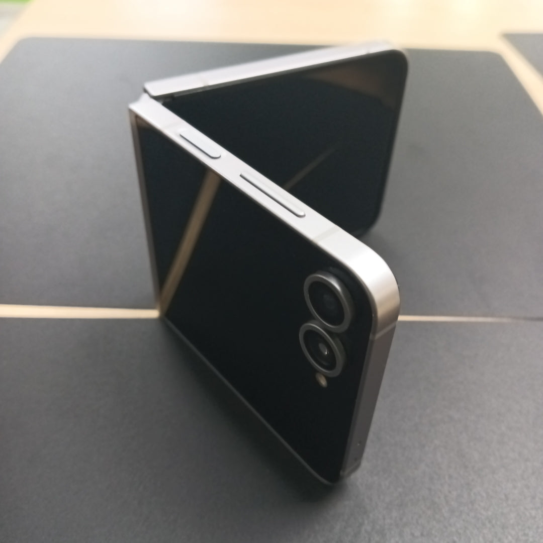CELULAR SAMSUNG GALAXY Z FLIP6 SM-F741B (2024) 512 GB 12 GB RAM (SEMINUEVO)