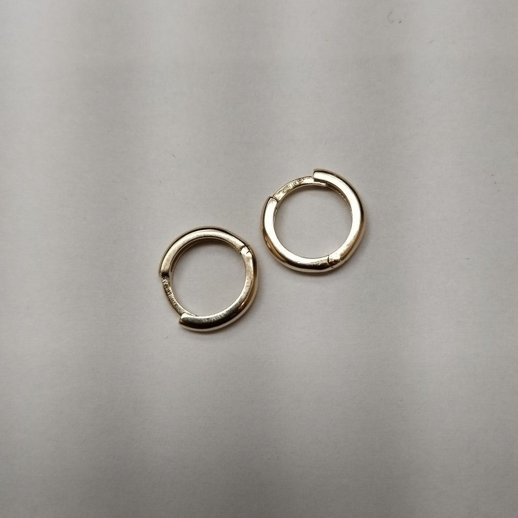 ARETES HUGGIES LISAS 14K 1.4 GR (NUEVO)