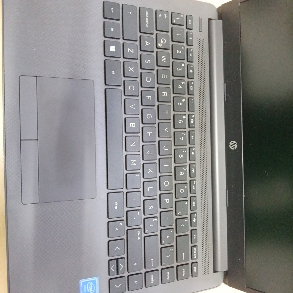LAPTOP HP 240 G8 (2023) 256 GB SSD 8 GB RAM (SEMINUEVO)