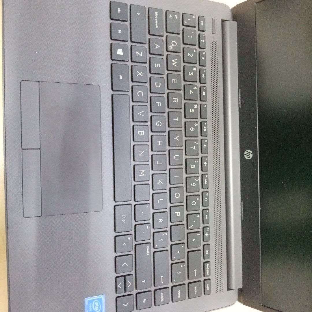 LAPTOP HP 240 G8 (2023) 256 GB SSD 8 GB RAM (SEMINUEVO)