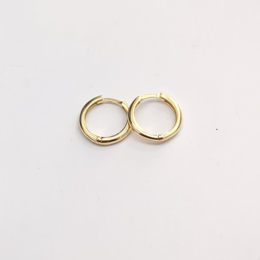 ARETES HUGGIES LISAS 14K 1.6 GR (NUEVO)