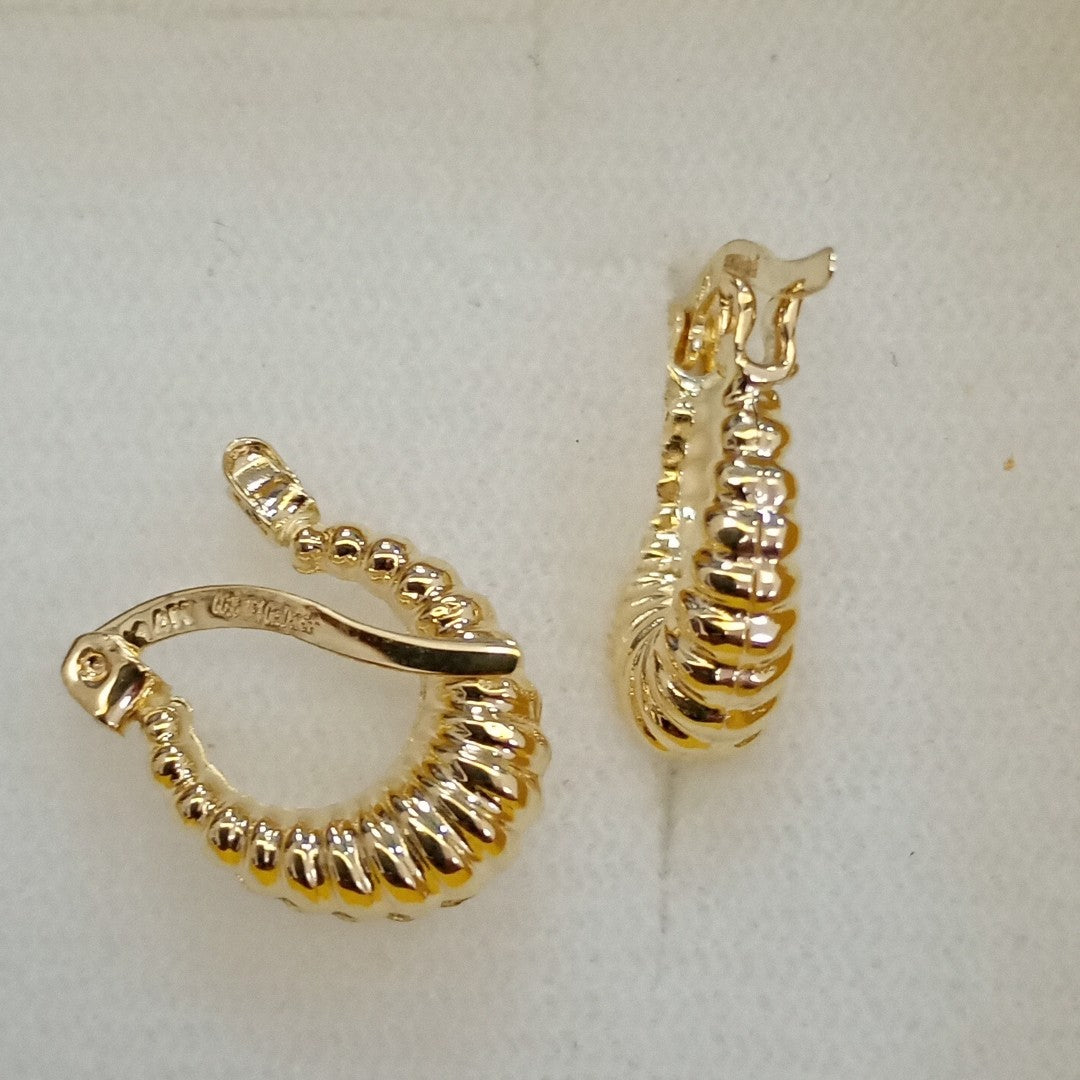 ARETES ARRACADA ESTRIADAS 14K 1.1 GR (NUEVO)