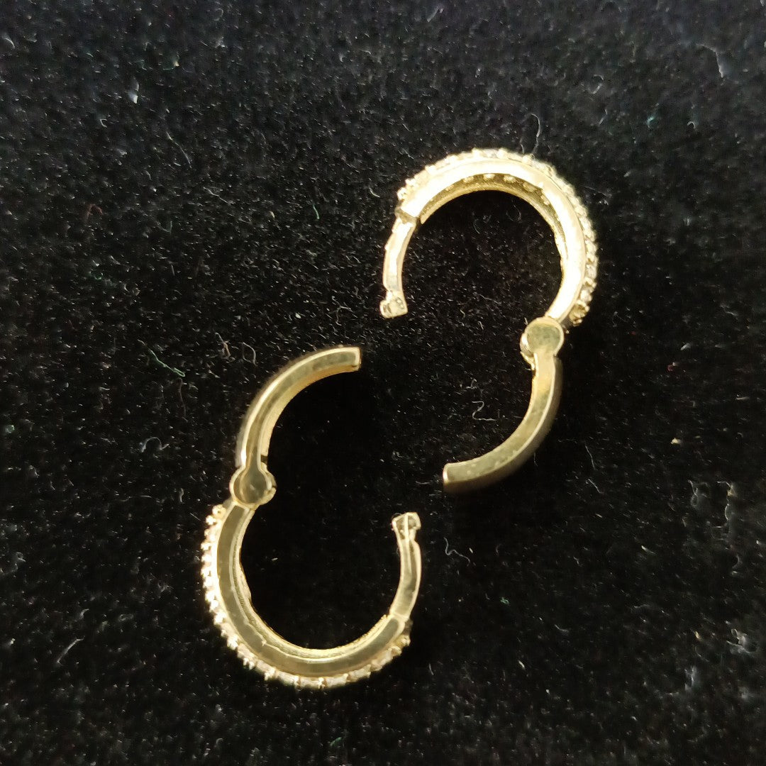 ARETES HUGGIE CON CIRCONIAS 14K 2 GR (NUEVO)