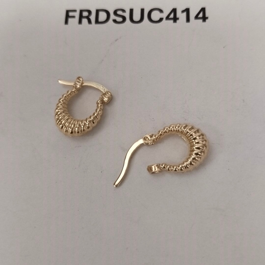 ARETES ARRACADA ESTRIADAS 14K 1.1 GR (NUEVO)