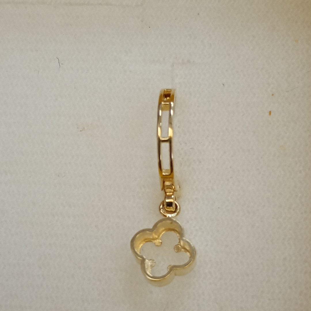 ARETES ARRACADAS CON DIJE 14K 2.4 GR (NUEVO)