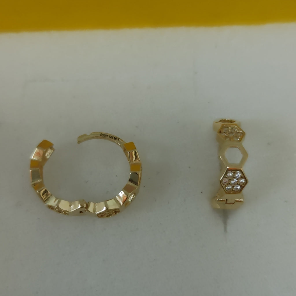 ARETES HUGGIES HEXAGONALES C CIRCONIAS 14K 2.7 GR (NUEVO)