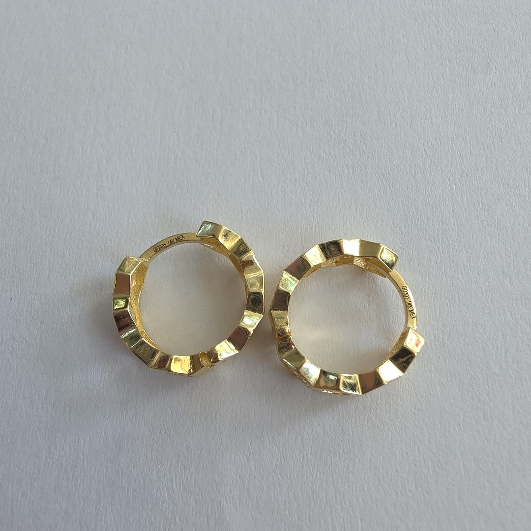 ARETES HUGGIES HEXAGONALES C CIRCONIAS 14K 2.8 GR (NUEVO)