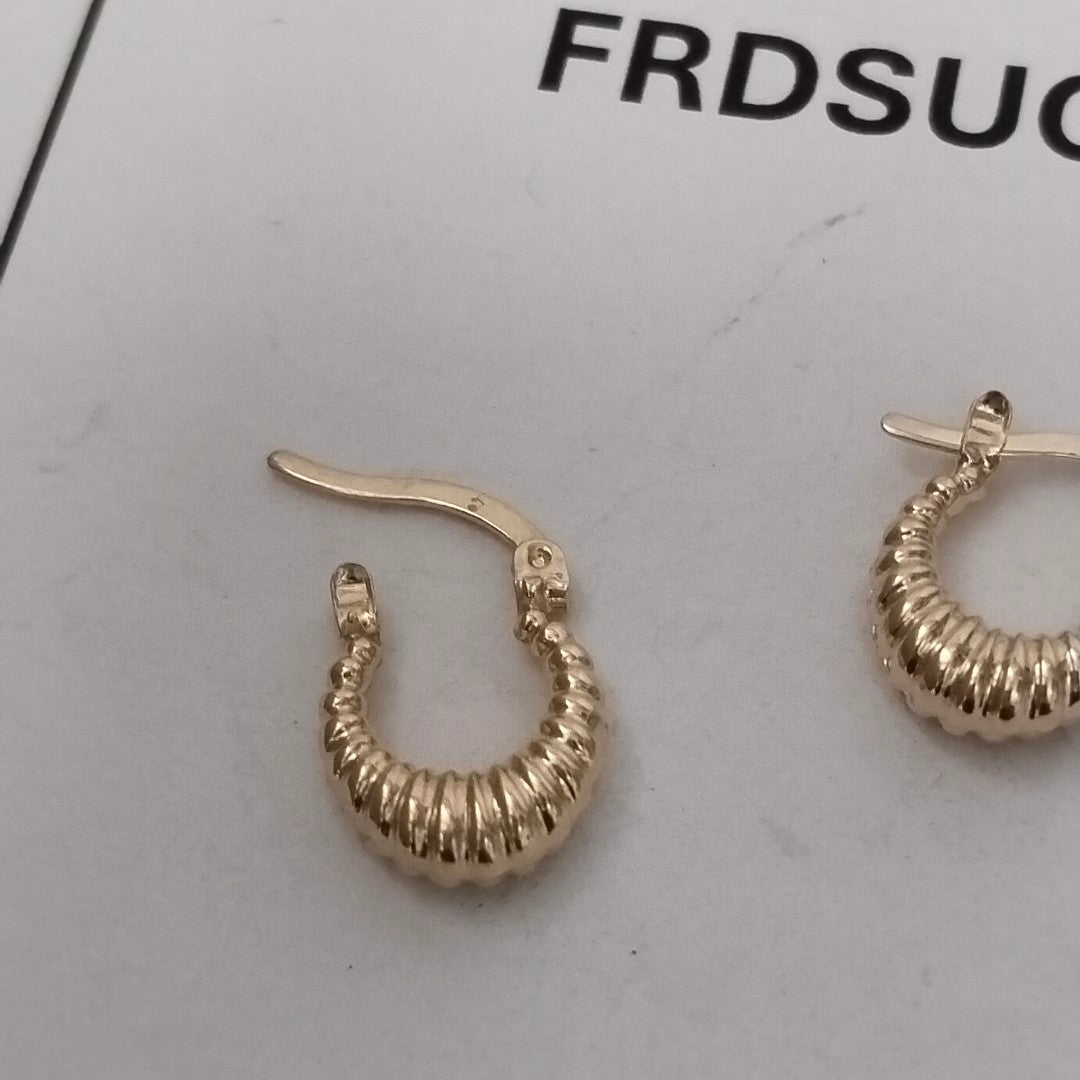 ARETES ARRACADA ESTRIADAS 14K 1.1 GR (NUEVO)