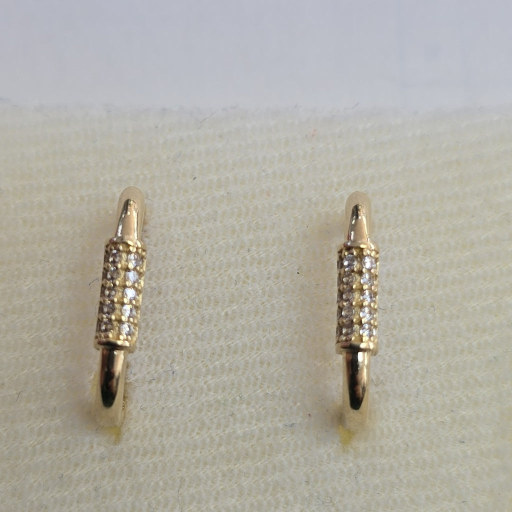 ARETES HUGGIES OVALADA C CIRCONIAS 14K 2.4 GR (NUEVO)
