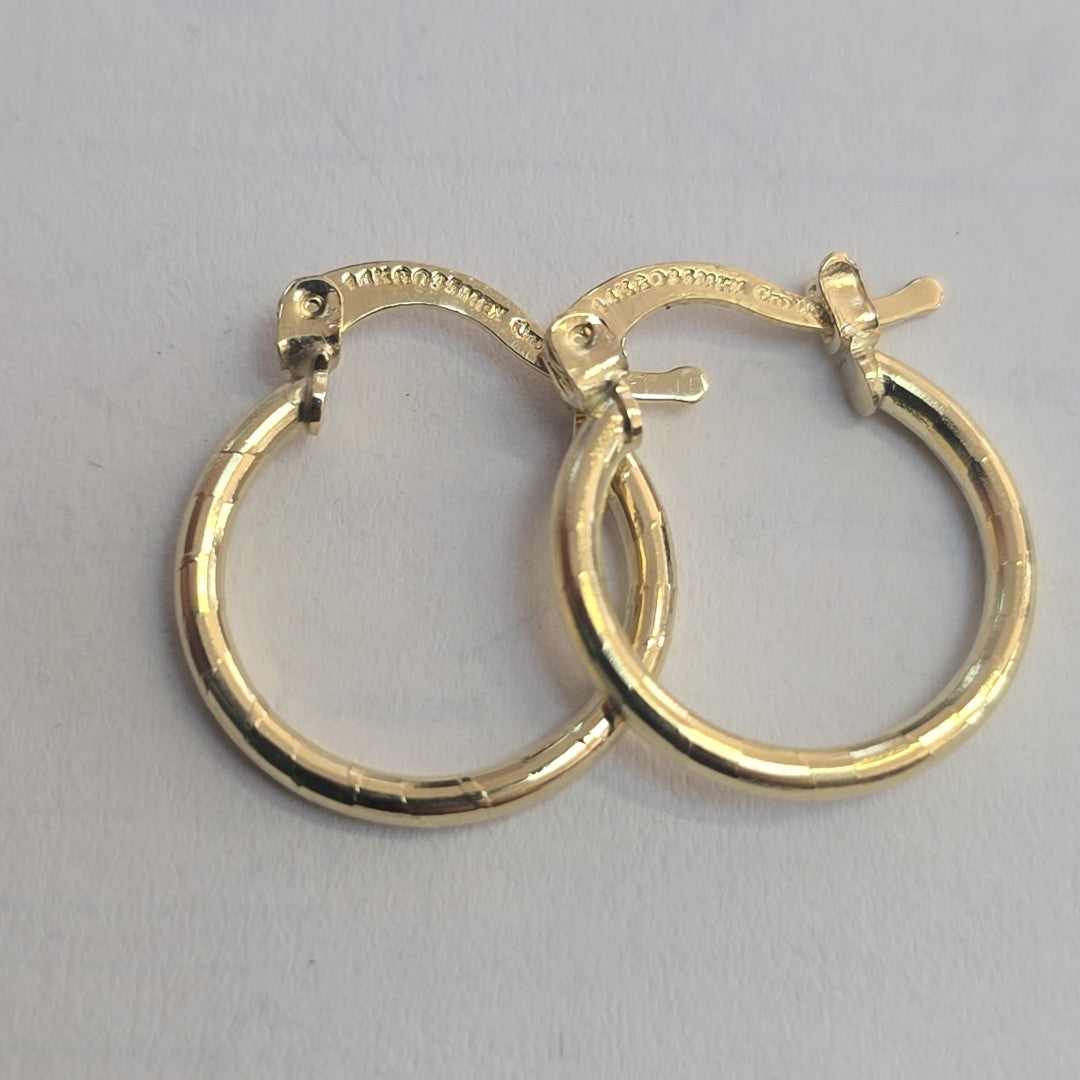 ARETES ARRACADAS ESTRIADAS 14K 1.4 GR (NUEVO)